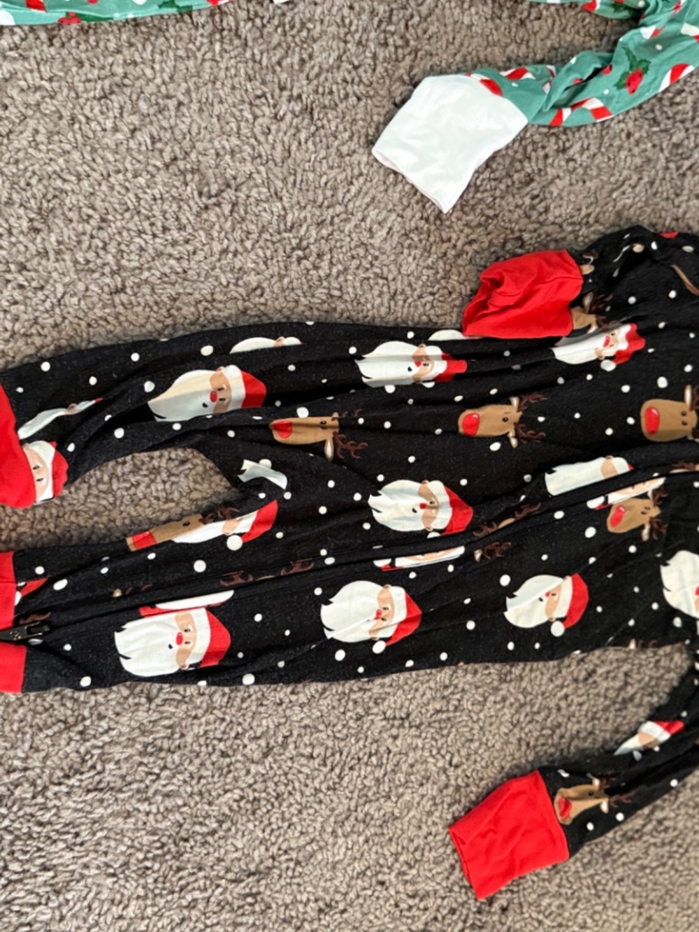 3 bums & roses pjs 6-9 months - Picture 3 of 9